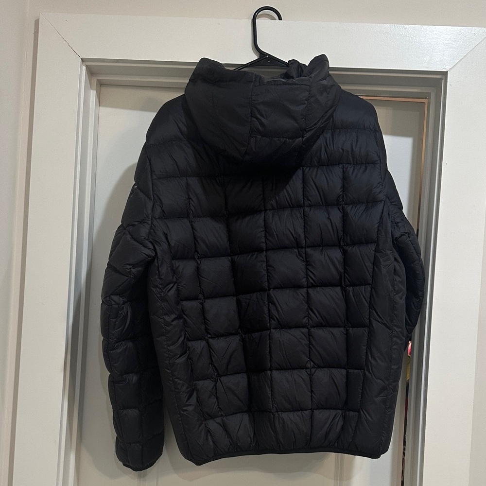 Sleek Black Puffer Jacket for Men - Picture 2 of 3